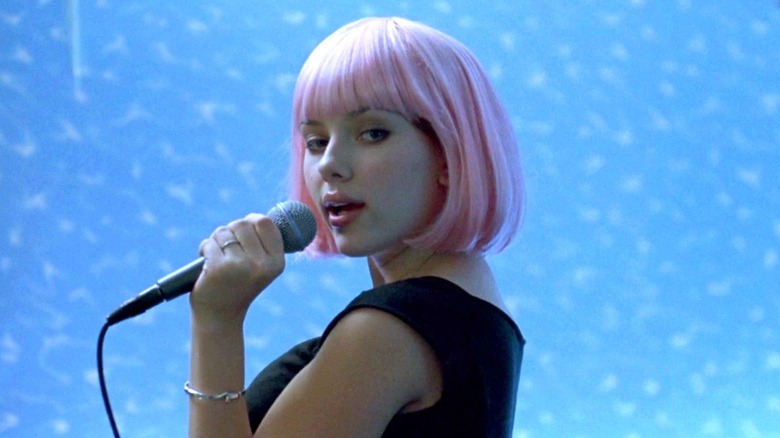 Scarlet Johansson karaokes