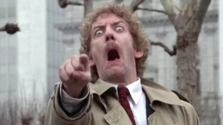 Matthew Bennell points and screams in "Invasion of the Body Snatchers" (1978)