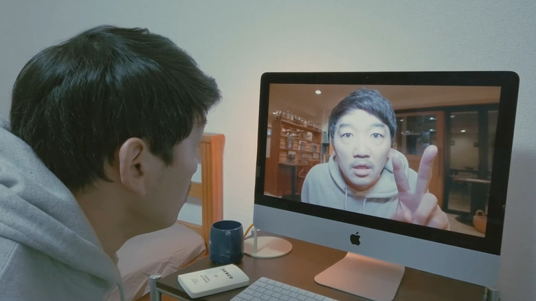 Kazunari Tosa looks at computer