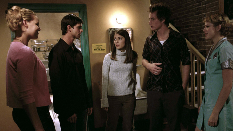 Isabel, Max, Liz, Maria, and Michael standing by a doorway in "Roswell."