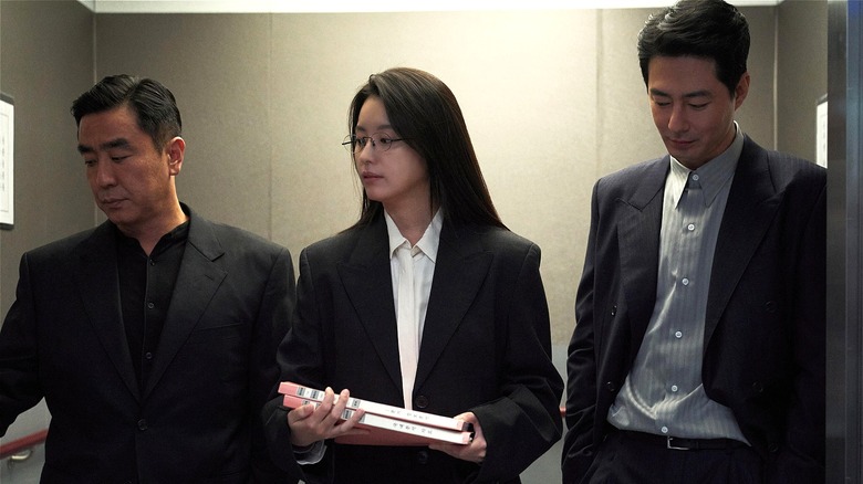 Jang Juwon, Lee Mihyun, and Kim Doosik standing in elevator together