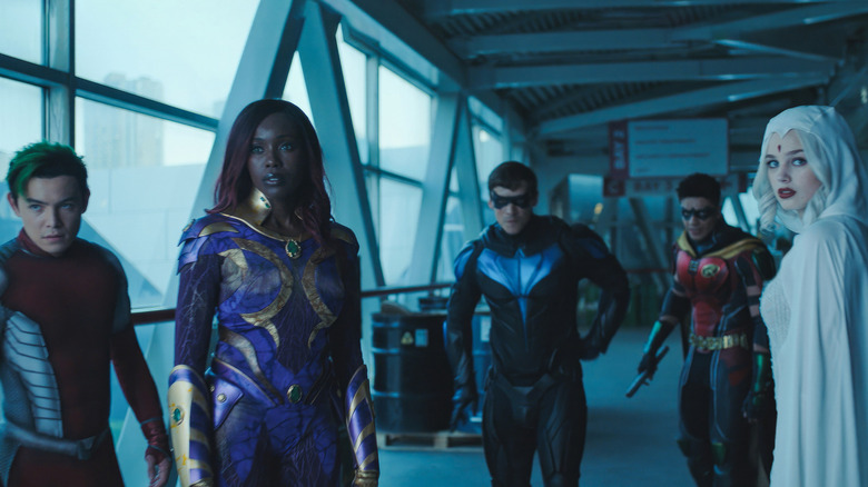 Beast Boy, Raven, Robin, Nightwing, and Starfire assembled in "Titans"