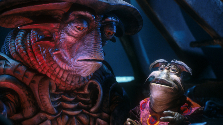 Two aliens speaking to each other on Farscape (1999)