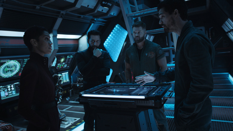 The crew of the Rocinante having a conversation aboard the ship in The Expanse (2019)