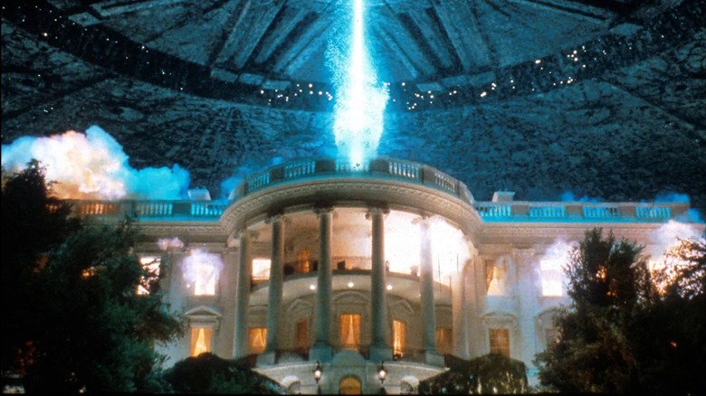 Alien ship shooting White House with laser in "Independence Day" (1996)
