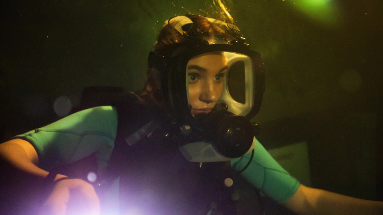 Emma underwater looking scared through her mask, in 47 Meters Down Uncaged