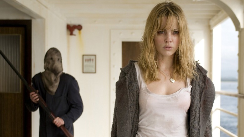 Jess stalked by killer on boat in "Triangle" (2009)