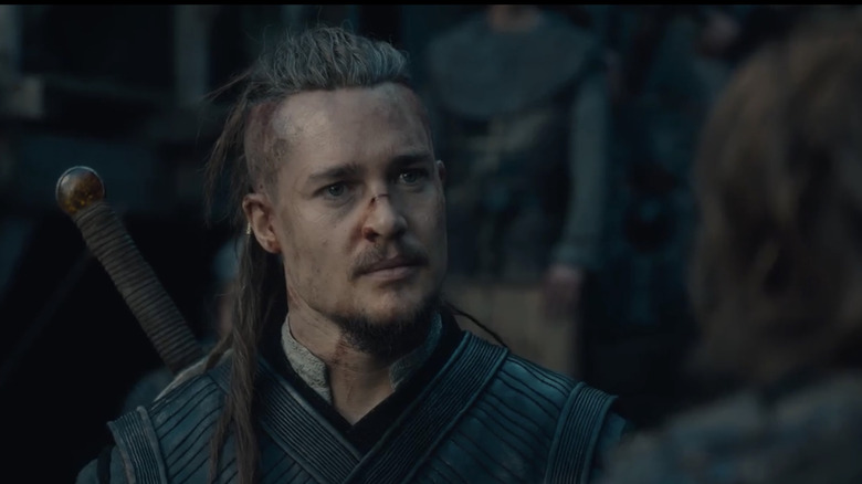 Uhtred speaks to a man in "The Last Kingdom" (2018-2022)