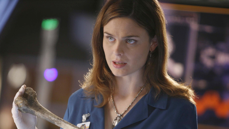 Brennan talking while holding a bone in Bones (2005)