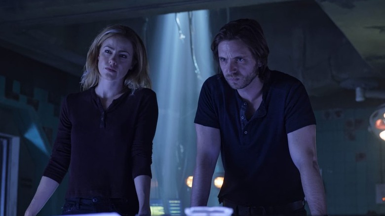 Cassandra and James make plans around a table in 12 Monkeys (2015-2018)