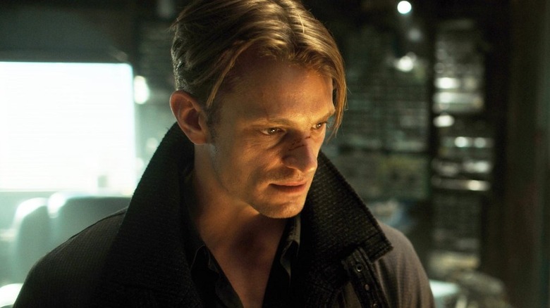 Kovacs looks downward with a city behind him in Altered Carbon (2018-2020)