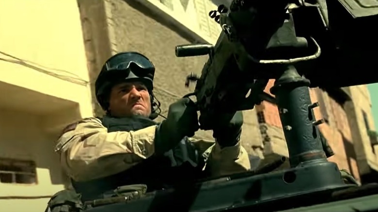 Eric Bana on machine gun