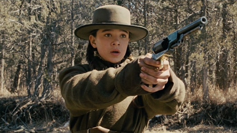 Mattie Ross points gun