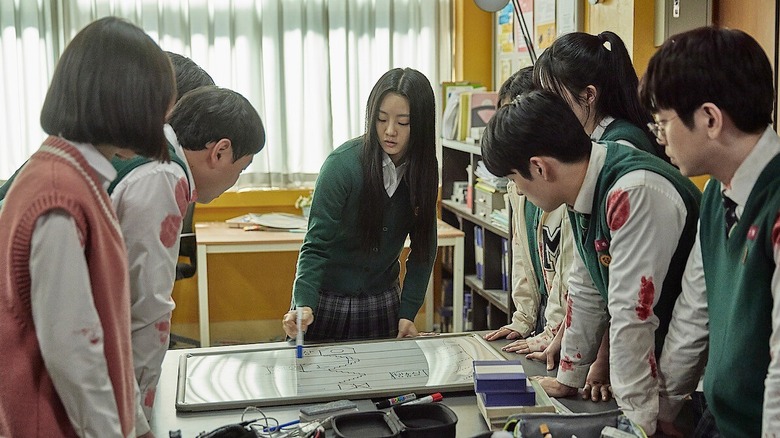 The survivors create a plan in "All of Us are Dead"