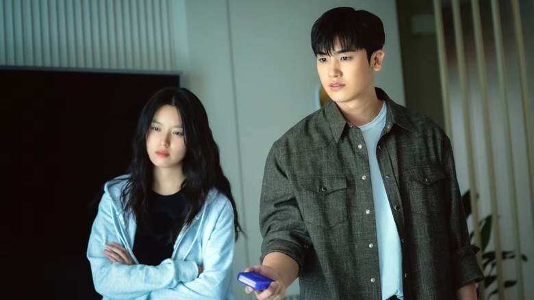 Yoon and Jung looking concerned in "Happiness"