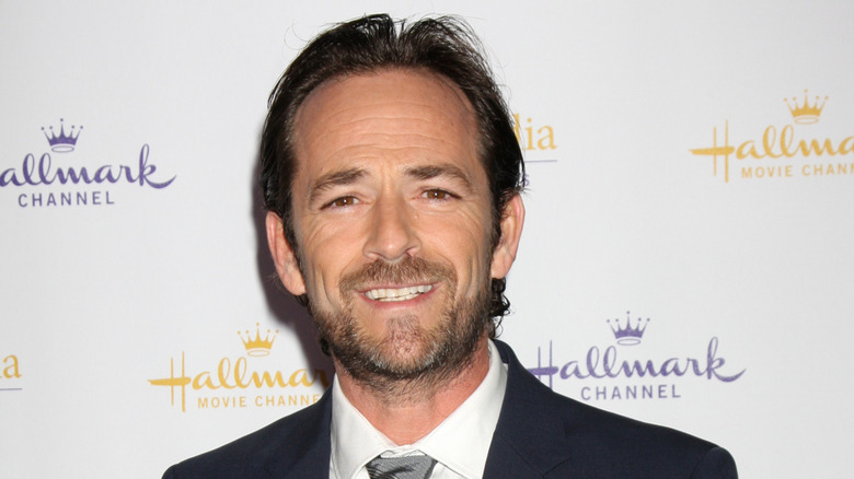 Luke Perry ECU smiling at Hallmark Channel event
