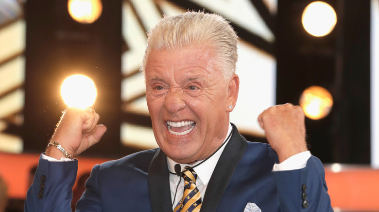 Derek Acorah raises fists, bares teeth