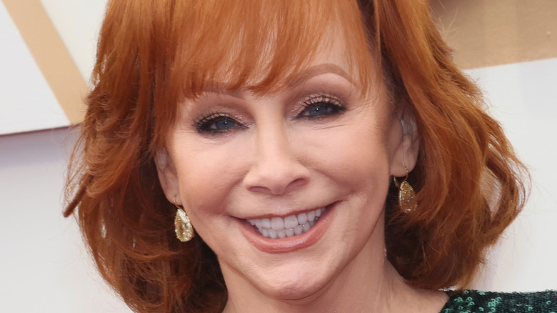 Reba McEntire smiling on red carpet