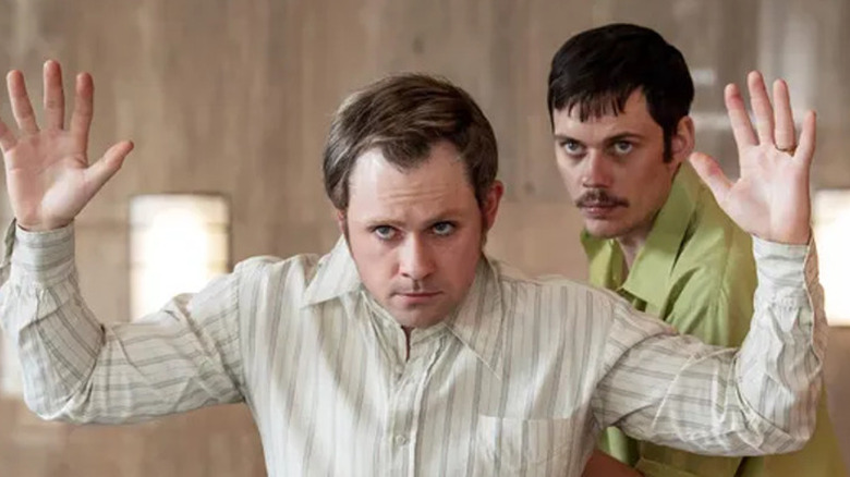 Tony holds Richard at gunpoint in "Dead Man's Wire" (2026)