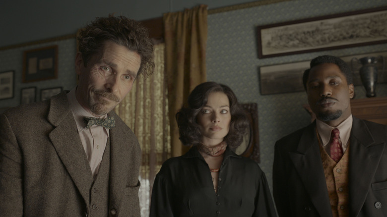 Burt, Valerie, and Harold hatch a plan in "Amsterdam" (2022)