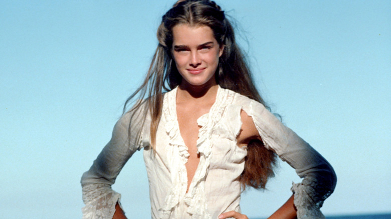 Brooke Shields stands in front of the ocean in 1980