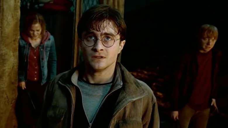 Harry Potter and friends during the final battle in "Harry Potter and the Deathly Hallows -- Part 2" (2011)