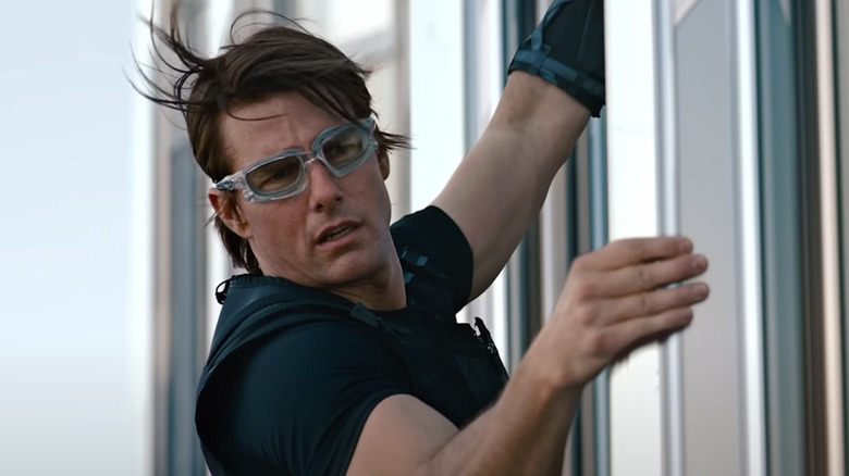 Ethan Hunt climbs the Burj Khalifa