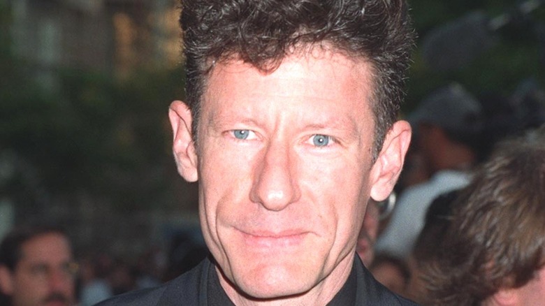 Lyle Lovett walks the red carpet