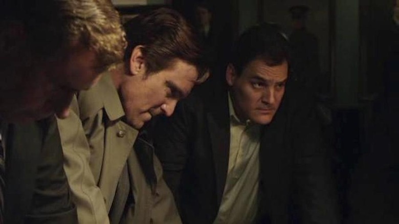 Three thugs confer