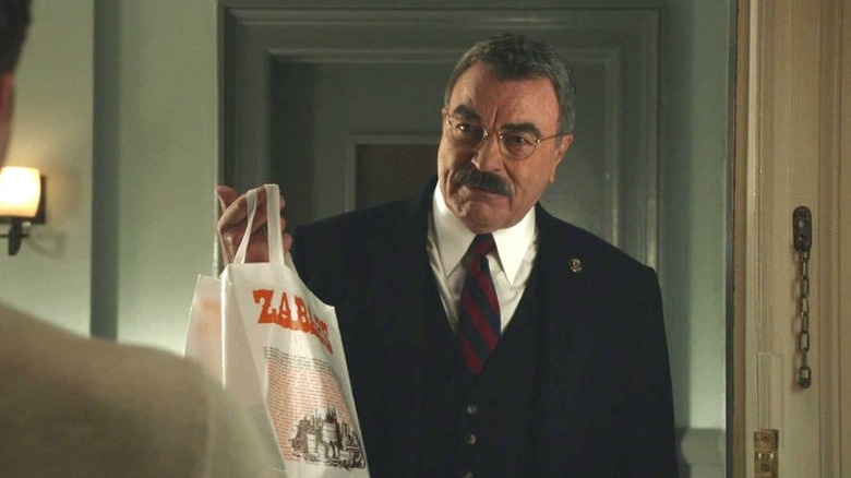 Tom Selleck with takeout in Blue Bloods 