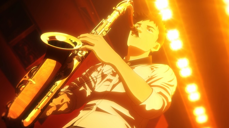 Dai playing saxophone on stage
