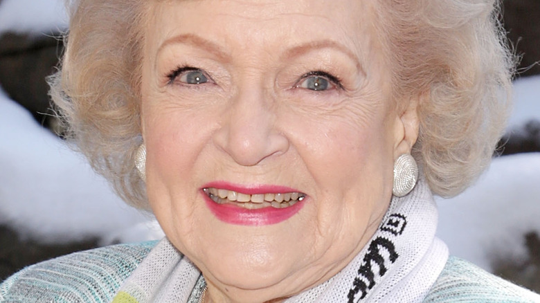 Betty White stops for photo