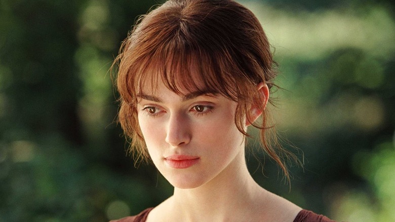 Elizabeth Bennett walks in a field in 'Pride and Prejudice' (2005)