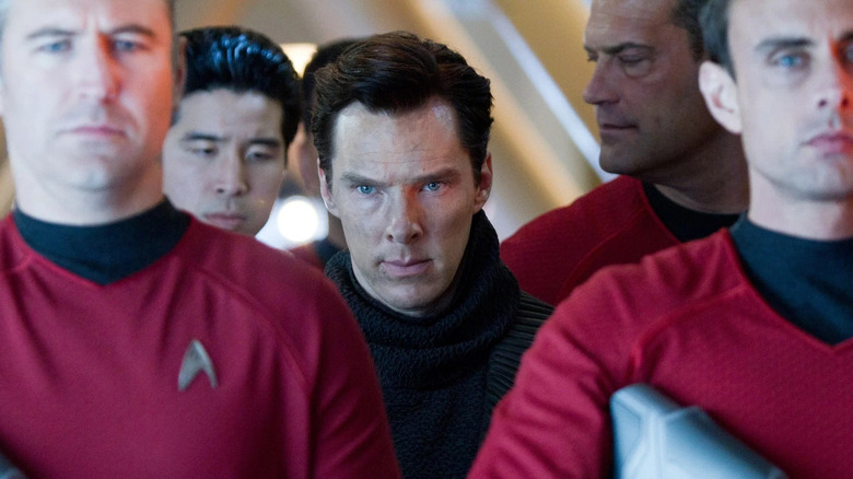Khan Noonien Singh standing between a group of redshirt officials in Star Trek Into Darkness (2013)