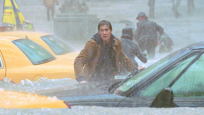 Sam Hall navigating New York chaos in The Day After Tomorrow (2004)