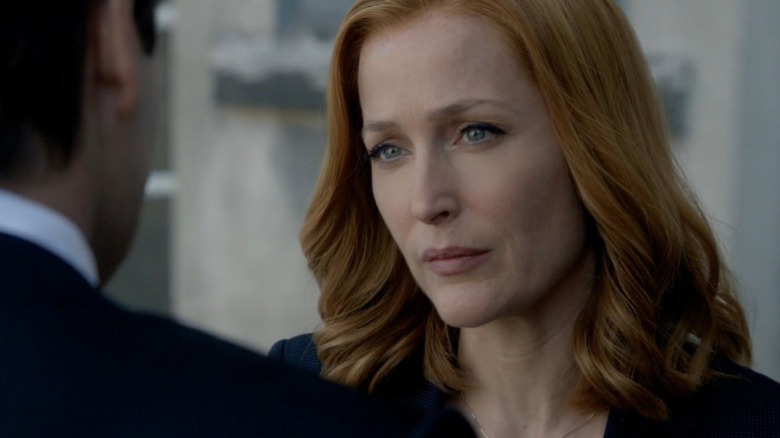 Scully talks with Mulder