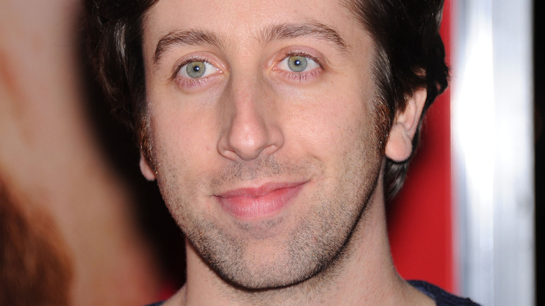 Simon Helberg smiling