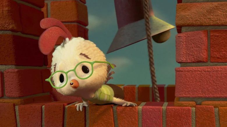 Chicken Little urgently ringing a bell in Chicken Little (2005)