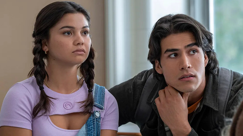 Sue and Tommy sitting in the cafeteria in Carrie (2026)