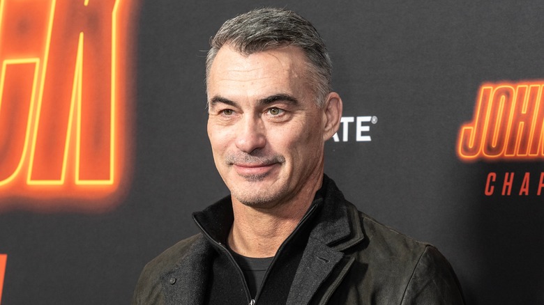 Chad Stahelski posing at premiere