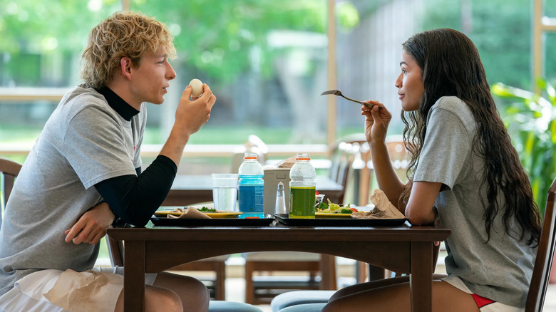 Art and Tashi eating lunch in "Challengers"