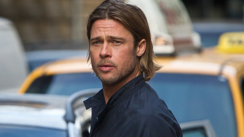 Gerry Lane standing in traffic in World War Z