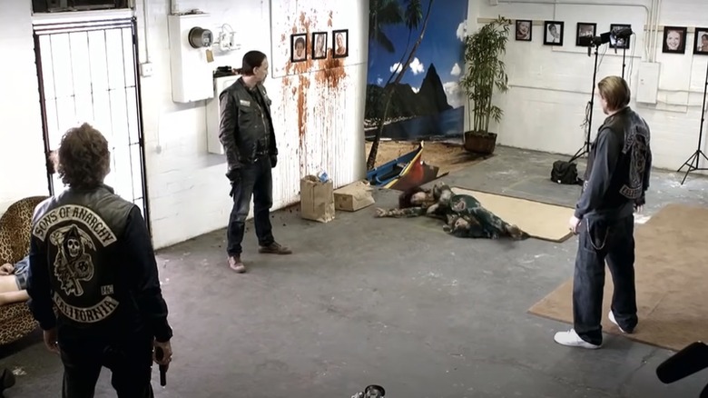Jax Teller kills someone white shoes