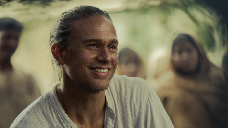 Charlie Hunnam smiling as Lin Ford in Shantaram