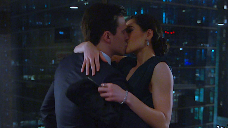 Hawkami kisses in city