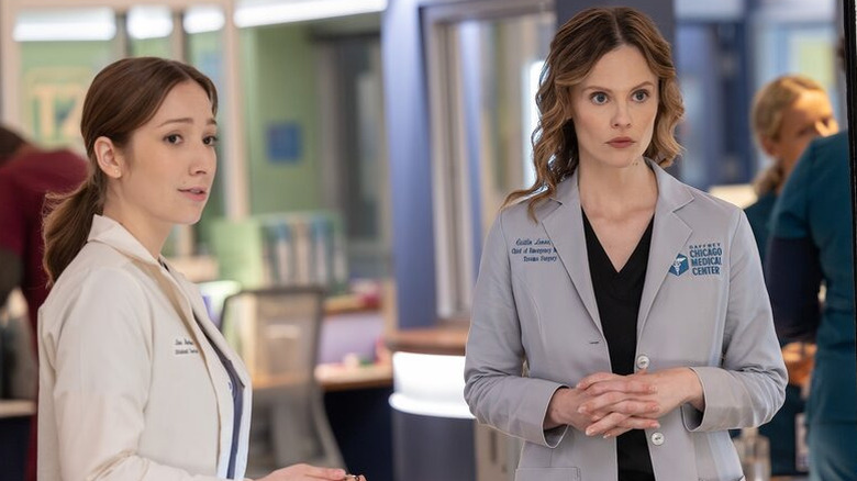 Caitlin and Lina chat in "Chicago Med"