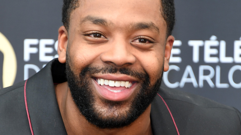Laroyce Hawkins posing for pictures