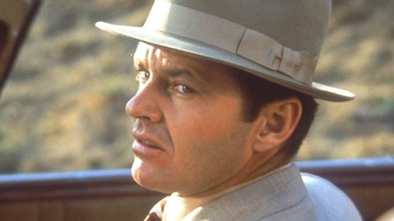Jakes Gittes in car