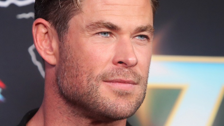 Chris Hemsworth posing red carpet