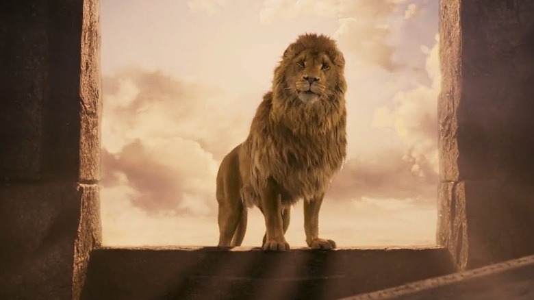 Aslan stands in an arch of stone in sunlight in "The Lion, the Witch and the Wardrobe" (2005)